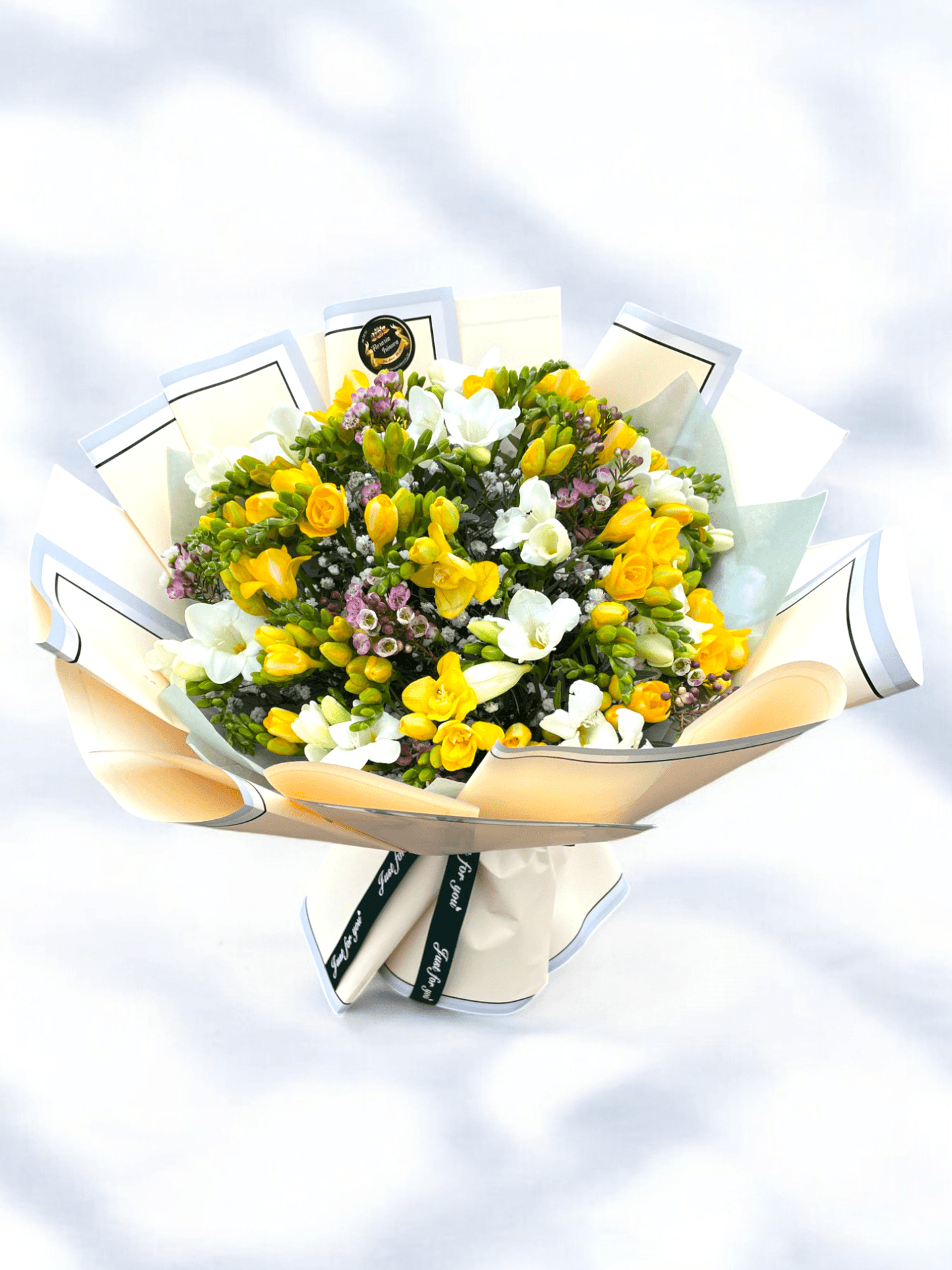 Buchet de 53 de Frezii Albe și Galbene