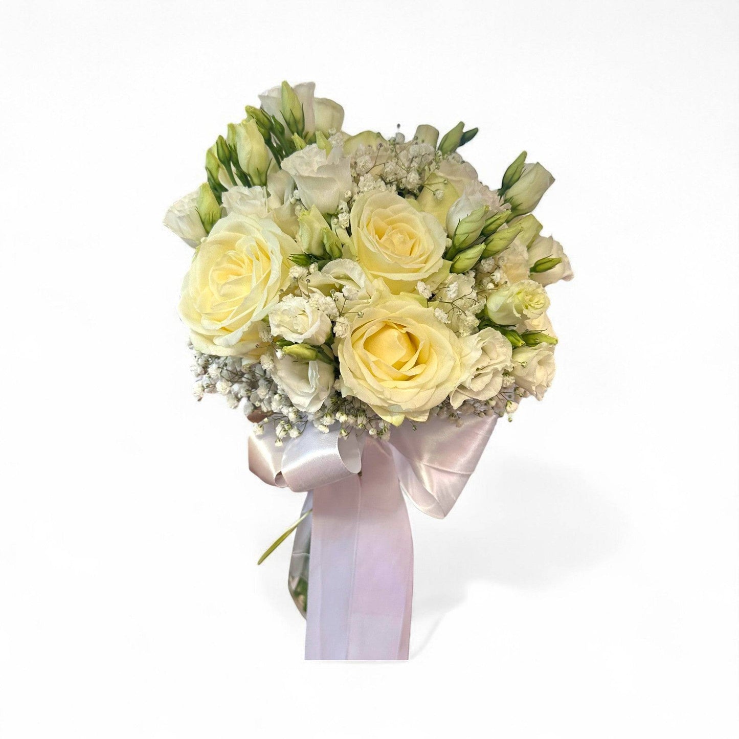 Buchet mireasă cu trandafiri albi, lisianthus și gypsophila