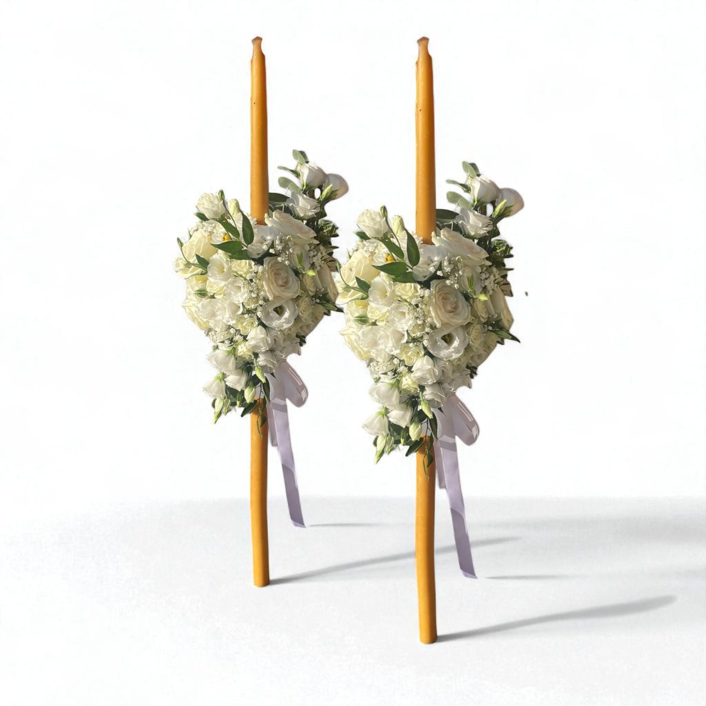 Set lumanari cununie cu trandafiri, lisianthus, miniroze albe