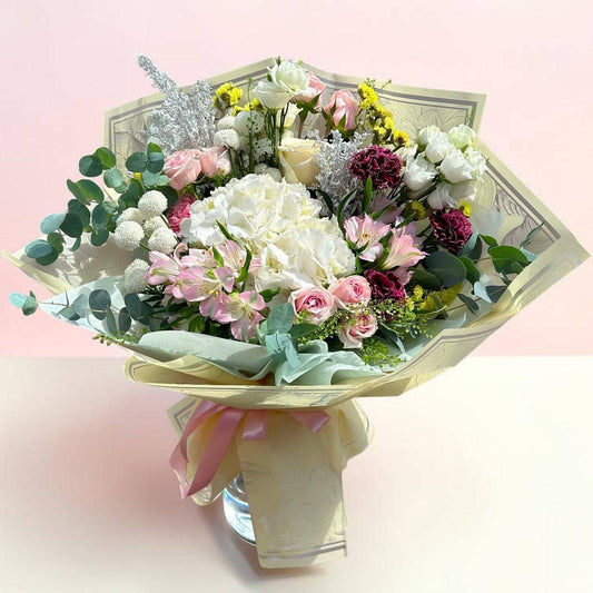 Buchet „Garden Mix” cu hortensie