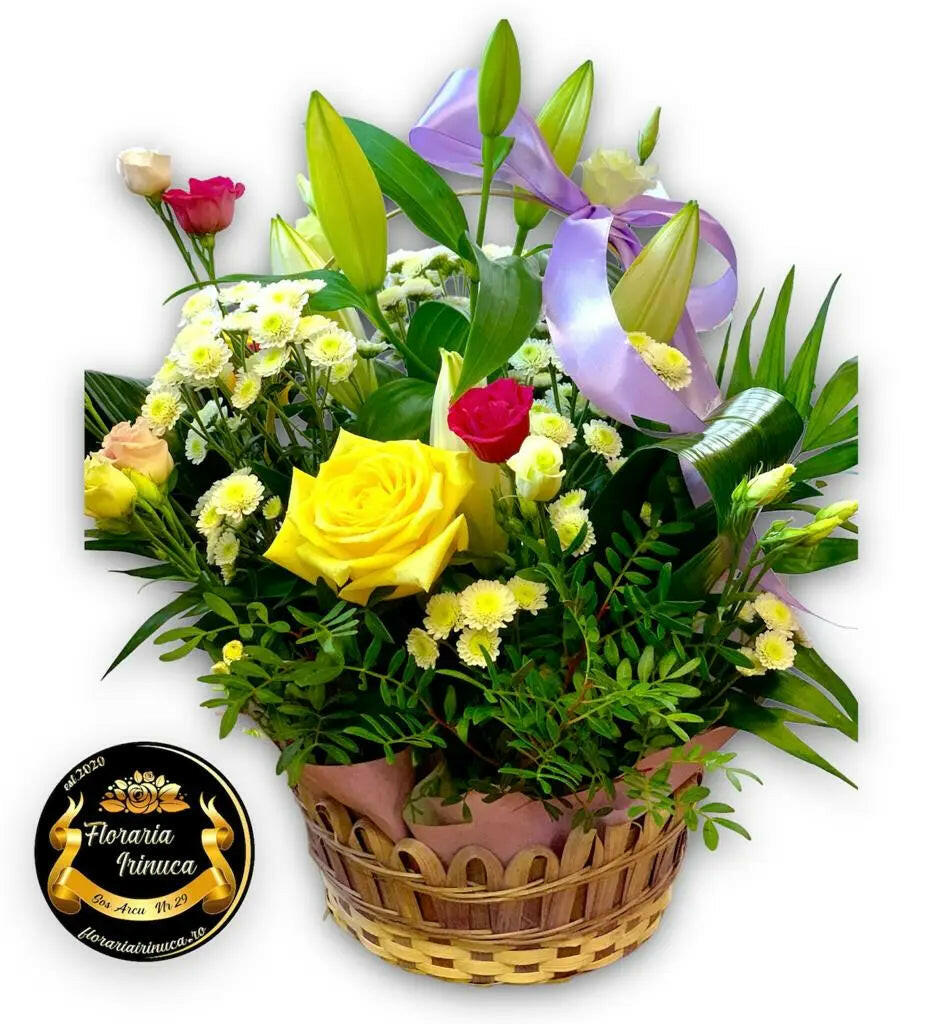 Aranjament de flori mixt cu trandafiri și crini