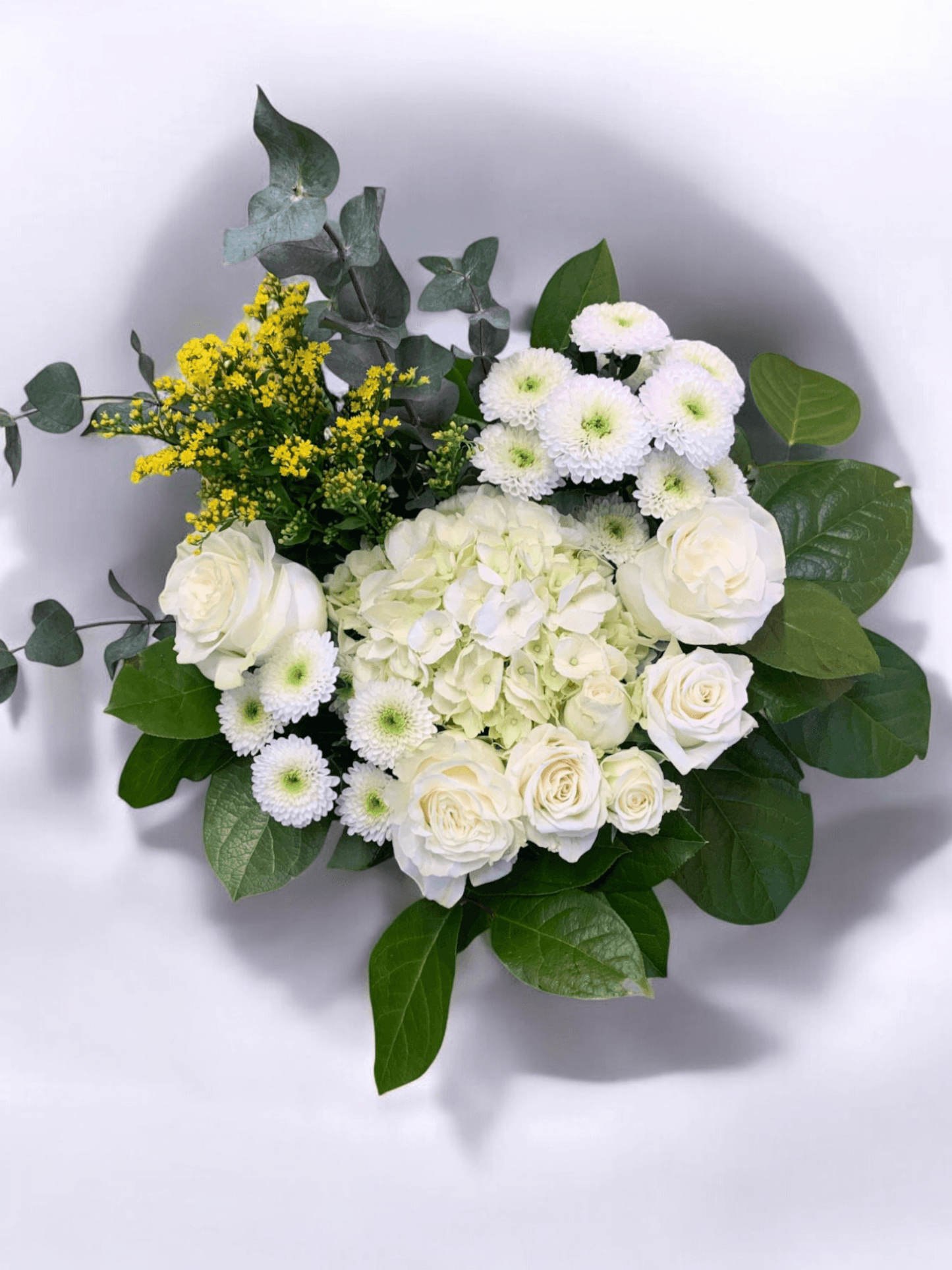 Buchet de flori cu hortensie alba