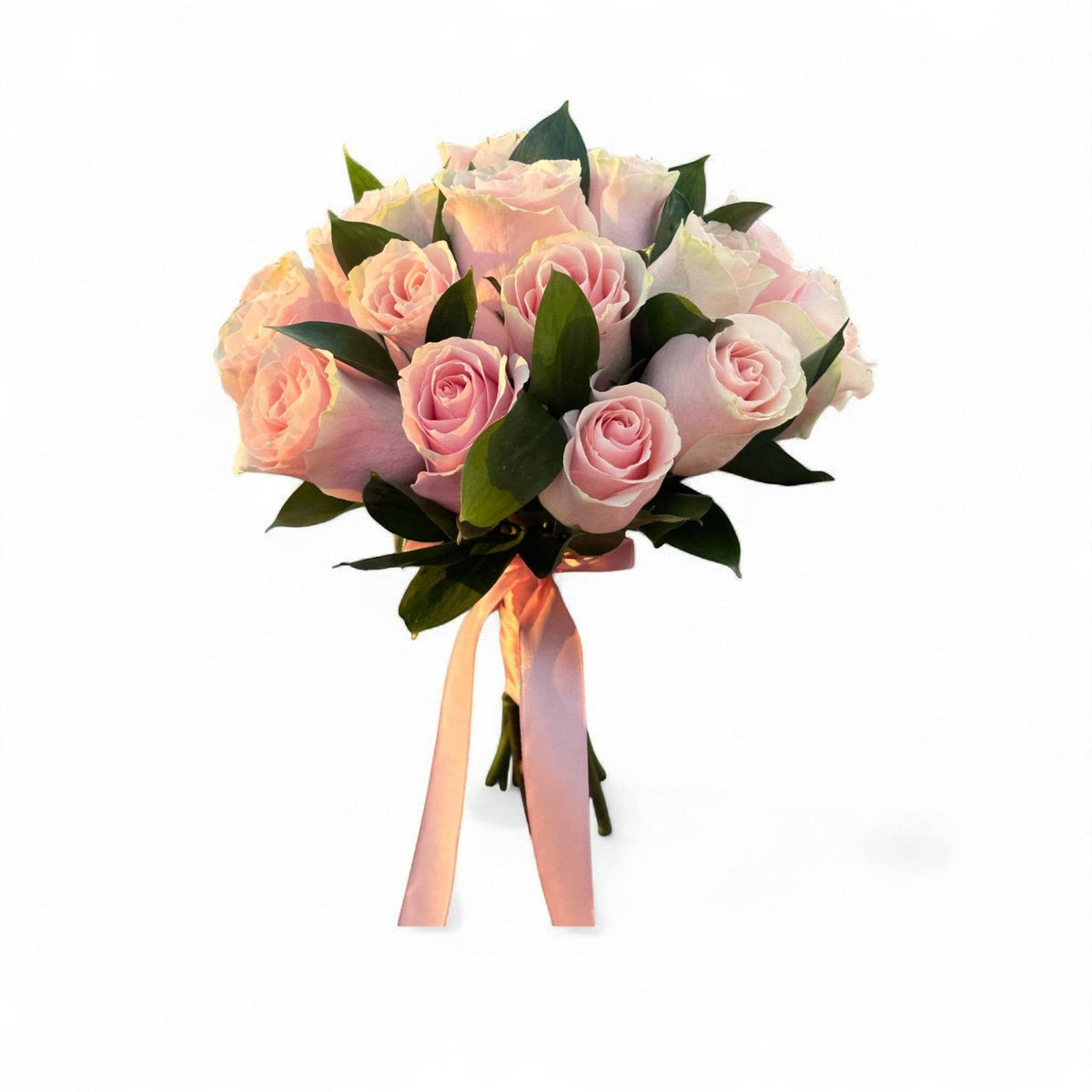 Buchet mireasă cu trandafiri roz – simbolul iubirii și al romantismului
